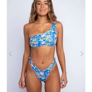 NWT Skatie Ellis Humboldt One Shoulder Top